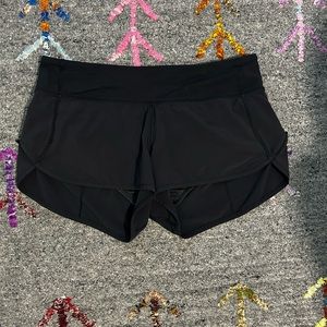 Lululemon Hotty Hot Low-Rise Lined Short 2.5"